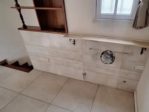 VENTA CASA 3 AMBIENTES C/COCHERA BERNAL ESTE