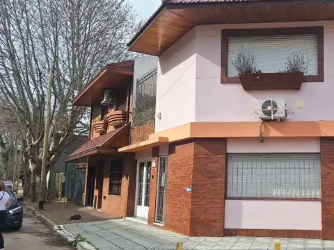 VENTA CASA 3 AMBIENTES C/COCHERA BERNAL ESTE