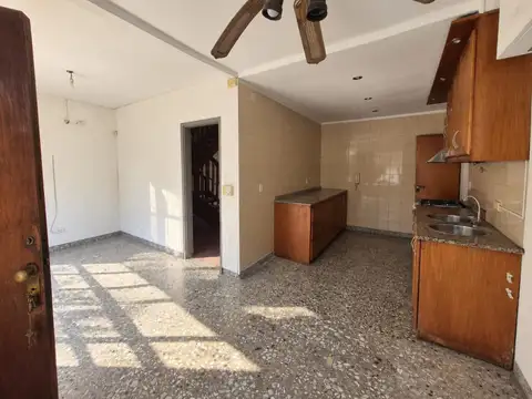 CASA EN VENTA 5 AMBIENTES JARDIN PILETA ADROGUÉ