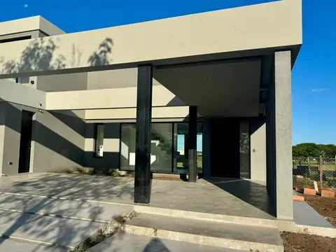 Casa en Venta en El Cantón - Barrio Golf, USD 440.000