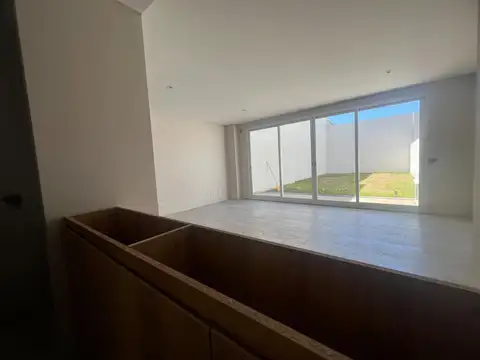 Depto Tipo Casa en Venta en Castelar Sur, USD 180.000