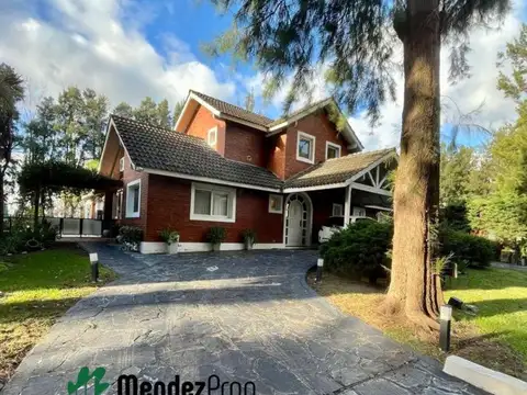 Casa en Alquiler con 5 cocheras