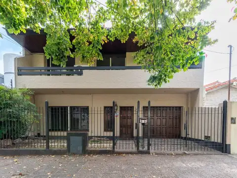 CASA 6 AMBIENTES VENTA LOMAS DE ZAMORA PILETA