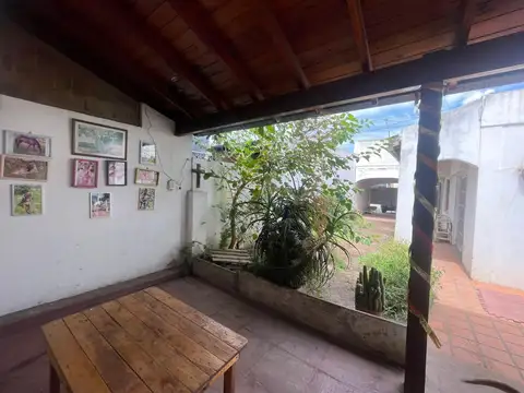 Casa 5 ambientes con 2 baños