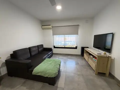 Casa en Alquiler con 1 cochera