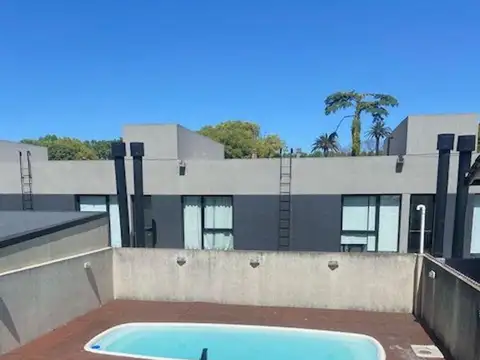 Departamento con pileta y dos balcones