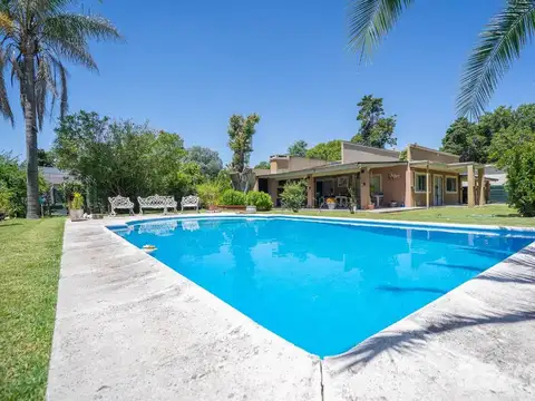 Venta casa 4 ambientes, pileta y quincho en Jularo