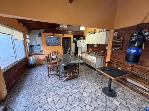 Casa 5 ambientes con 4 baños