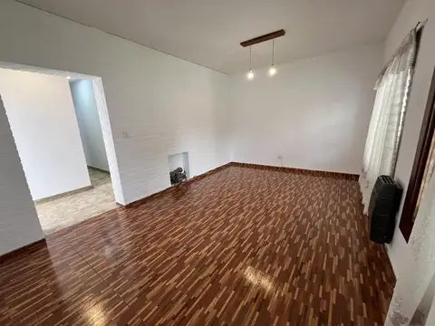 Casa 4 ambientes con 2 baños
