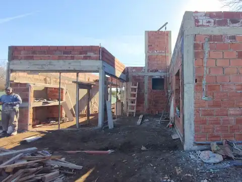 Casa 3 ambientes con 2 baños