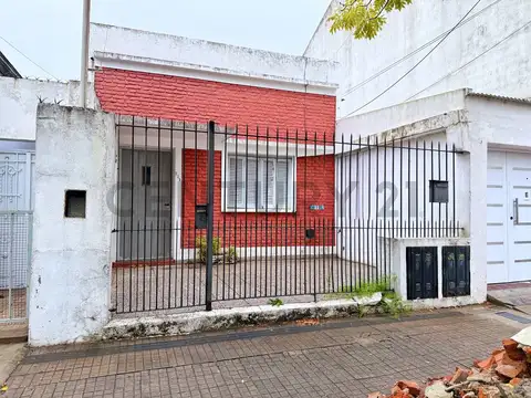 En venta  2 dormitorios con patio en La Plata
