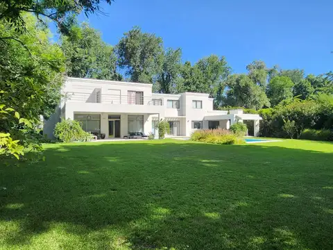 Casa en venta 7 ambientes en el Golf Club Argentino - Ruta 8 km41.5