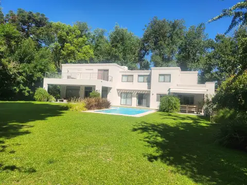 Casa en venta en el Golf Club Argentino