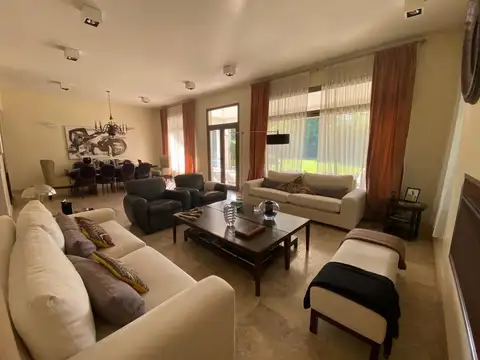 Casa 7 ambientes con 3 baños