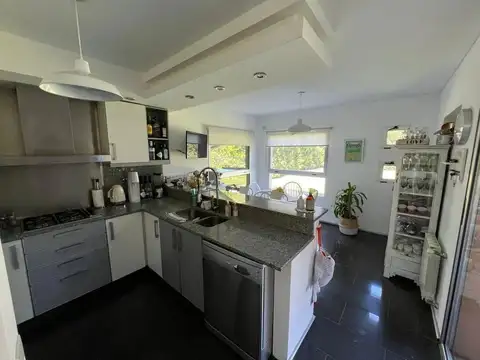 Casa en Alquiler con 1 cochera