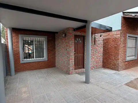 Casa 6 ambientes con 2 baños