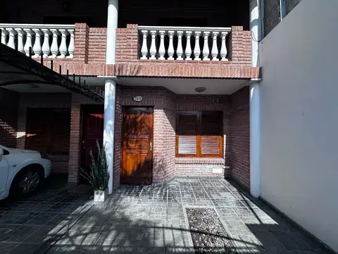 TRIPLEX 4 AMB PATIO COCHERA