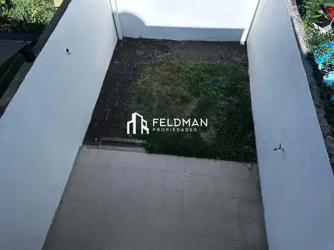 Casa en Alquiler con 1 cochera