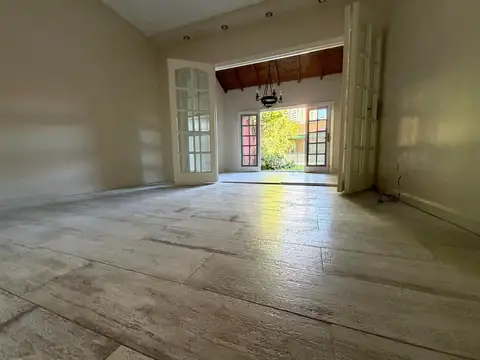 Barrio River - Hermosa casa de 6 ambientes con cochera, parque y pileta
