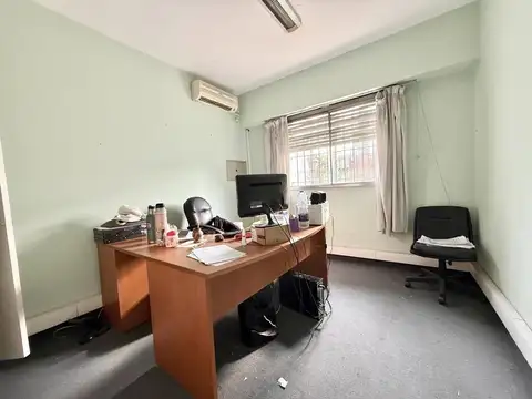 Casa 4 ambientes en muy buena ubicación.