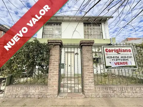Casa 4 ambientes en muy buena ubicación.