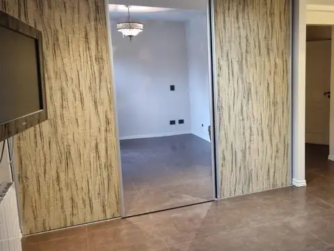 Casa en Alquiler con 2 cocheras