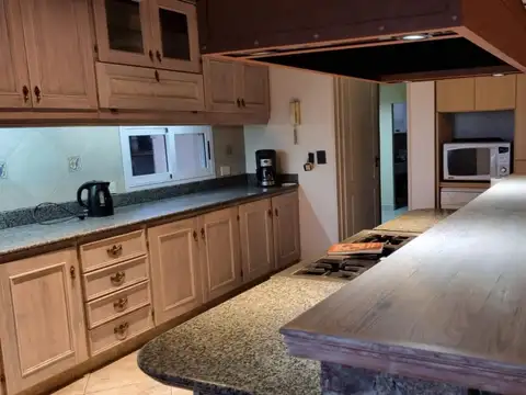 Imponente casa en alquiler en Barrio Altamira