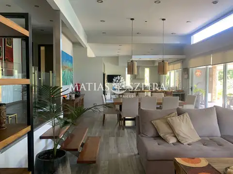 Casa 4 ambientes con 2 baños