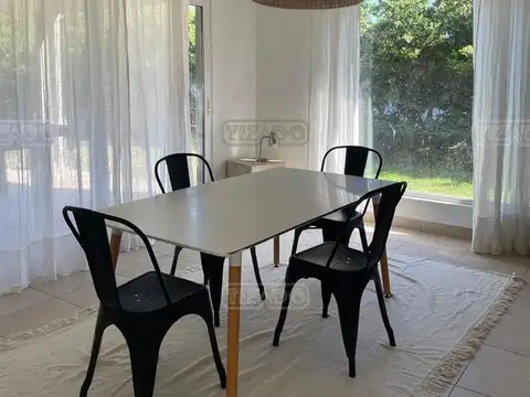 Casa 5 ambientes con 4 baños