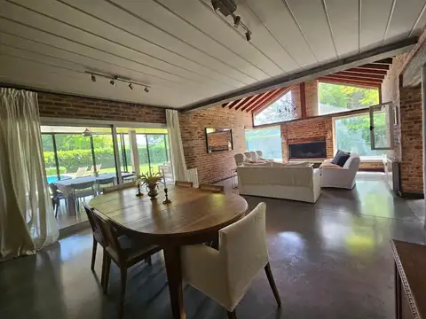 Casa 5 ambientes con 2 baños