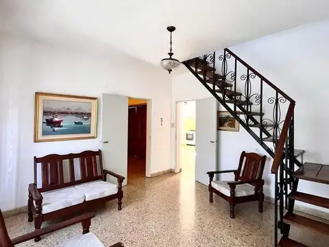 VENTA CASA 3 DORMITORIOS CON COCHERA Y PATIO