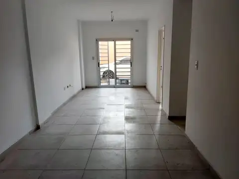 65 E/ 18 Y 19 , Piso PB