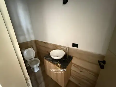 Depto Tipo Casa en Alquiler con 1 cocheras