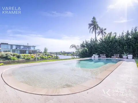 Casa 8 ambientes con 5 baños