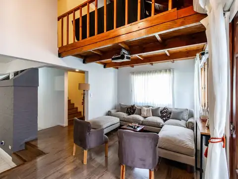 Casa 4 ambientes con 2 baños