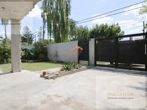 Casa 4 ambientes con 2 baños
