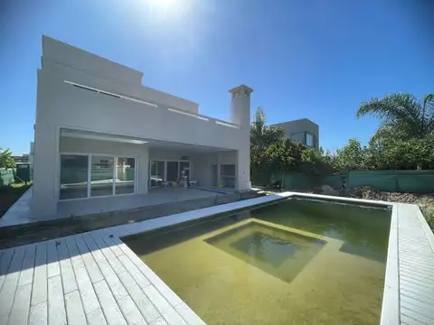 Casa  en Venta en Araucarias, Puertos, Escobar