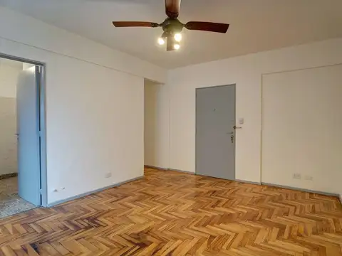 VENTA URGENTE POR VIAJE, 4  AMBIENTES  BELGRANO R