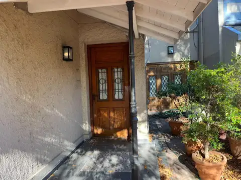 Adrogue VENTA  casa inmejorable ubicacion 4 dorm piscina