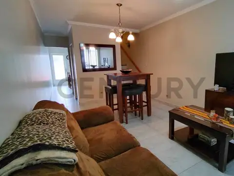 Triplex en Venta 4 amb en Caseros con piscina y garaje.