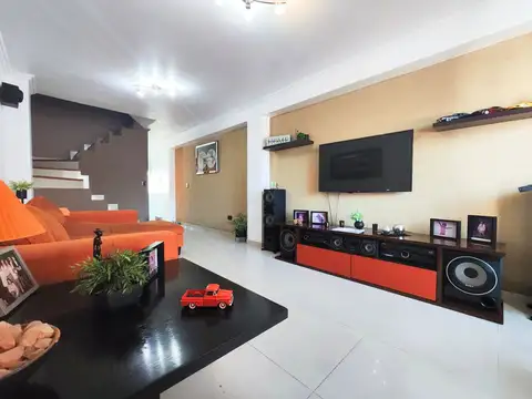 Tríplex 4 amb en venta - Caseros - COCHERA QUINCHO