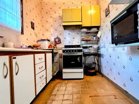 CASA 4 AMBIENTES  VERSALLES ARREGUI 6500