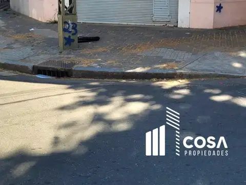 Venta Casa 2 dormitorios más local en esquina Alberdi Rosario