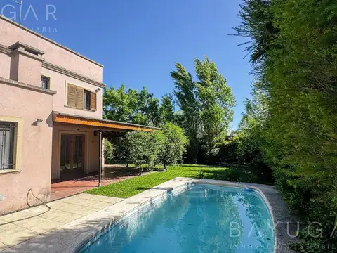 Casa en Venta con 2 cocheras