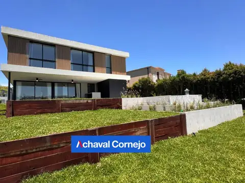 Casa al Agua en Puertos, Vistas, 4 dormitorios en alquiler