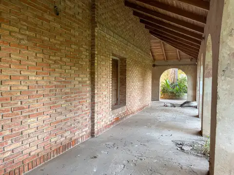 Casa 10 ambientes con 5 baños