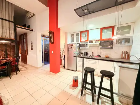 PH de 2 ambientes en venta— al frente con entrada independiente y patio