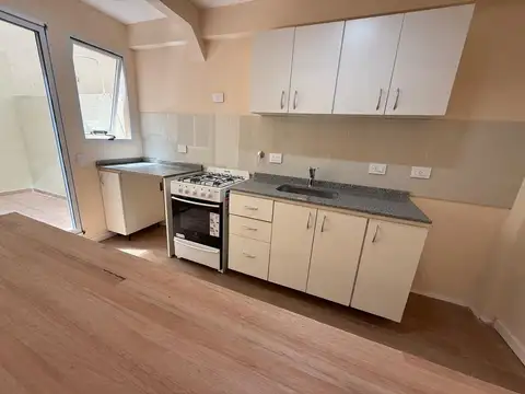 Alquiler departamento 2amb con patio reciclado a nuevo