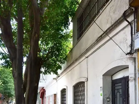 Terreno C/Construccion Original-Zona tranquila Cerca a cantidad de Av. 8,66x43.07 Precio U$S 339.000