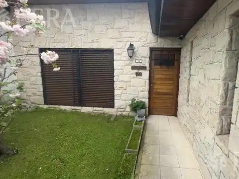 Venta casa 4 ambientes con cochera en Don Bosco